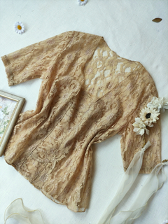 Blusa bege de renda romântica - M