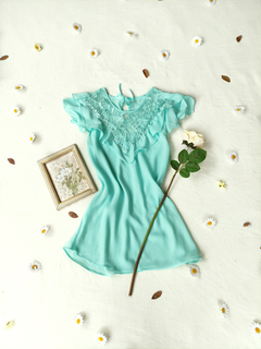 Blusa verde de babados com tule e pérolas - M