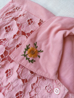 Camisa vintage rosa bordada a mão girassóis - G - loja online