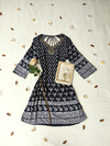 Vestido marinho com bordado estilo indiano - M