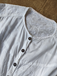 Vestido branco de algodão de botoes bordado - G - loja online