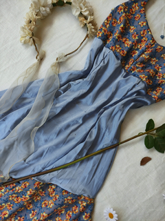 Vestido azul cetim e floral fairy - P