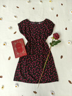 Vestido preto cerejas Blue Steel - P na internet