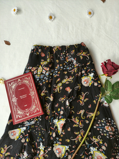 Saia midi preta floral de babados - P - comprar online