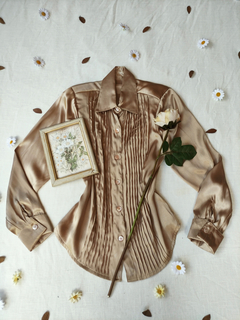 Camisa cetim bege/dourada - G na internet