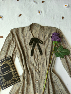 Imagem do Camisa bege vintage clássica - M