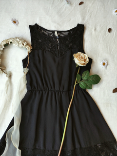 Vestido preto com renda Paper Crane USA - P/M na internet