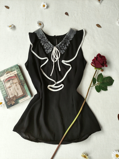 Blusa preta com golinha de voil bordada - P - loja online