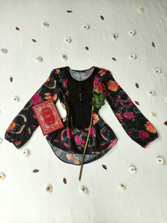 Blusa preta floral de voil Golden - P