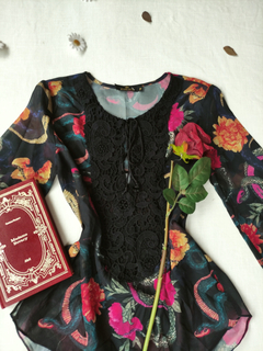 Blusa preta floral de voil Golden - P - loja online