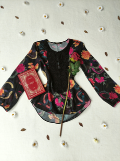 Blusa preta floral de voil Golden - P - comprar online