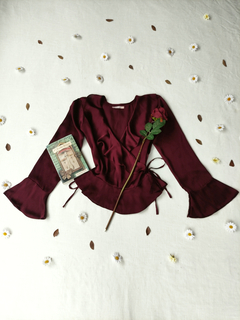 Blusa acetinada bordô transpassada - G
