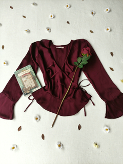 Blusa acetinada bordô transpassada - G