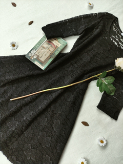 Vestido midi preto de renda evasê - P - loja online