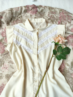 Camisa bege/rose vintage com rendinhas - M na internet