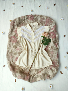 Camisa bege/rose vintage com rendinhas - M
