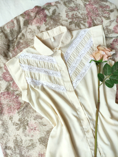 Imagem do Camisa bege/rose vintage com rendinhas - M