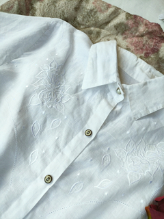 Camisa vintage bordada branca de linho - XG - comprar online