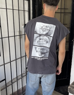 Musculosas “Los Angeles” en internet