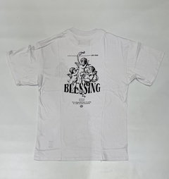Remera Oversize “Blessing” - GUERRA INDUMENTARIA | Ropa para hombre-dama y niños.
