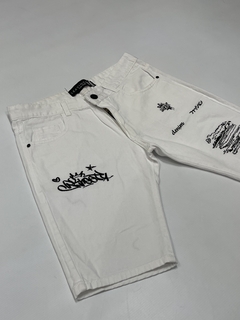 Bermuda blanca con bordados