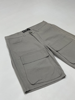 Bermuda cargo de gabardina - comprar online
