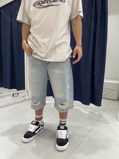 Bermuda baggy con rotura - comprar online