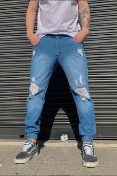 Jogger de Jean MoM con roturas