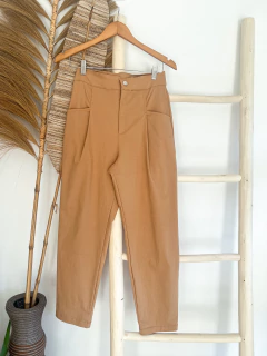 Pantalón Simón Caqui (Efectivo/Transferencia $27.920) en internet