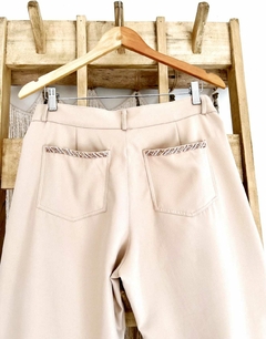 Pantalón Nicanor Bordado Beige (efectivo/transferencia $42.415) - Magnolias Showroom