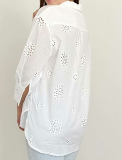 Camisa Broderie Blanca (efectivo/transferencia $44.415) en internet