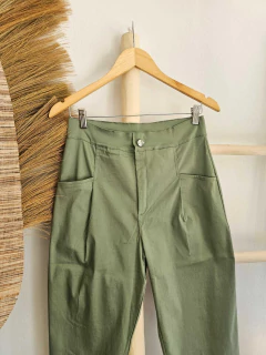 Pantalón Simón Verde (efectivo/transferencia $25.415) - Magnolias Showroom