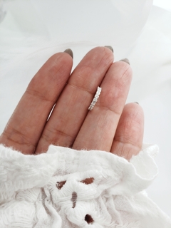 Piercing argolinha cravejada FINA