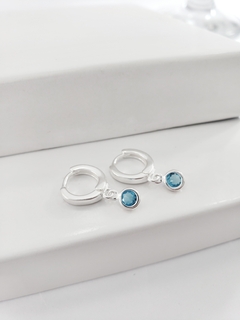Argola click 10mm pingente zircônia 4mm azul