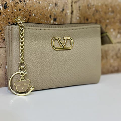 Carteira Victtoria Com Fecho Zíper Dois Compartimentos Detalhes Dourados na internet