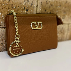 Carteira Victtoria Com Fecho Zíper Dois Compartimentos Detalhes Dourados na internet