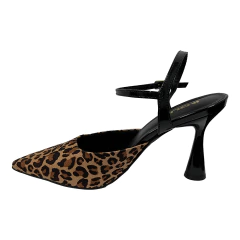 Sapato Chanel Quiz Salto Alto Carretel Bico Fino Com Fivela - WN Shoes