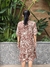 Vestido Fabi Polo Manga Ampla Babado 21126 Estampado chocolate e Marfim - Território Carioca