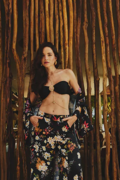 Kimono Flores Preto na internet