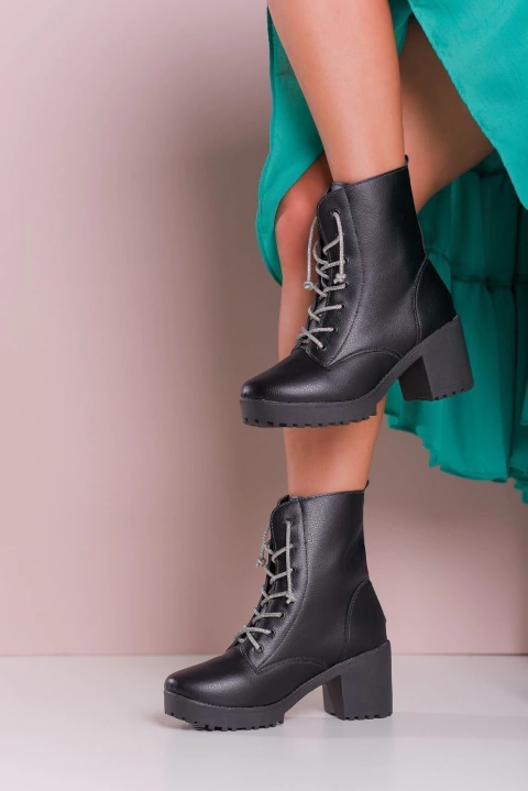 BOTA COM CADARÇO BRILHOSO