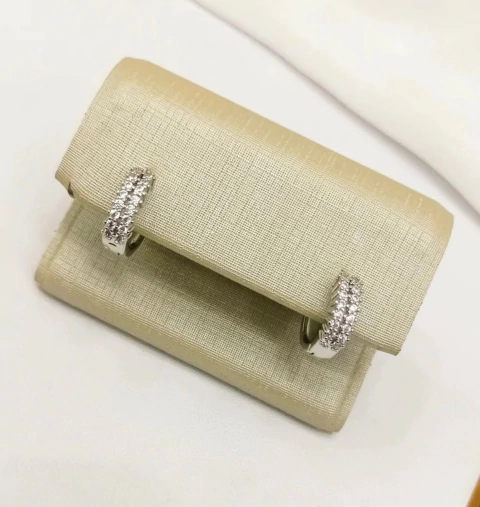 BRINCO CRAVEJADO - REF: 09