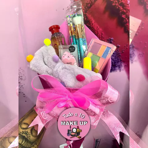buque de maquiagem rosa para presente