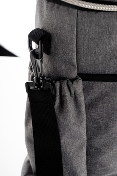 Imagen de Bolso Urbano Gris con parlante