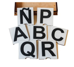 Letras De Lija Montessori + Signos Con Caja Para Arena Madera - comprar online
