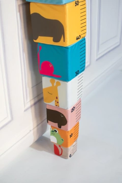 Torre Animales O Transportes Con Medidor De Altura Apilable Blando Bebes - Accesibble
