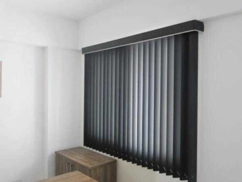 Persiana Vertical c/ Bandô - Tam.: 150 x 150cm - Cor Preta