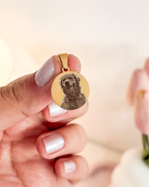 COLAR FOTOGRAVAÇÃO MEDALHA M ✦ DOURADO