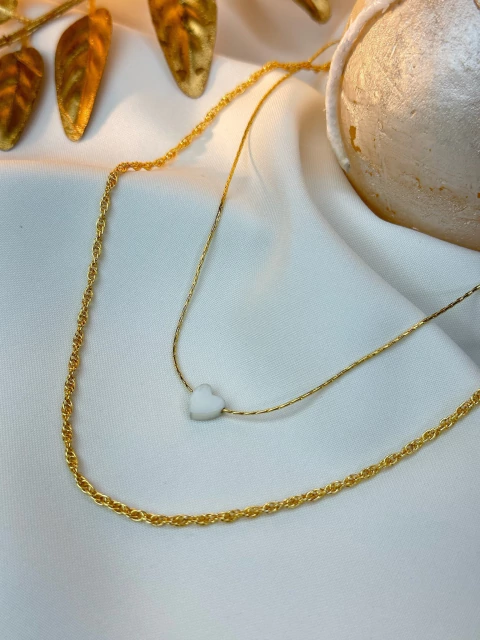 Colar FOLHEADO duplo coração branco COMU12 - comprar online