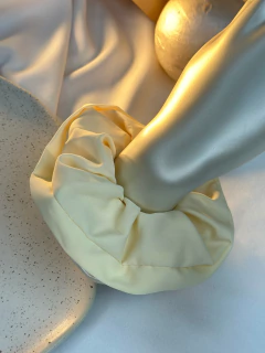 Scrunchie acetinada Malu XUMR01 na internet