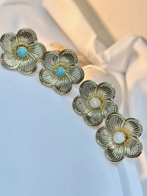 Brinco flor arredondada/risca BRILA03 - comprar online